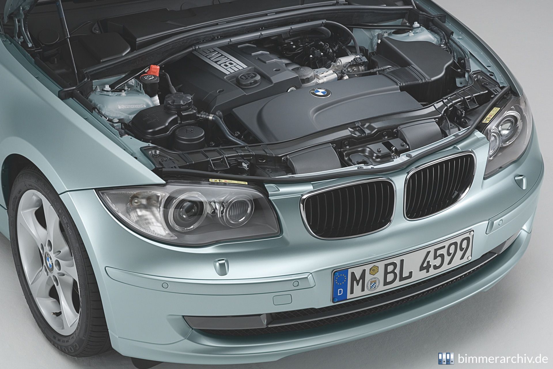BMW 120i - 3-Türer - Motorraum