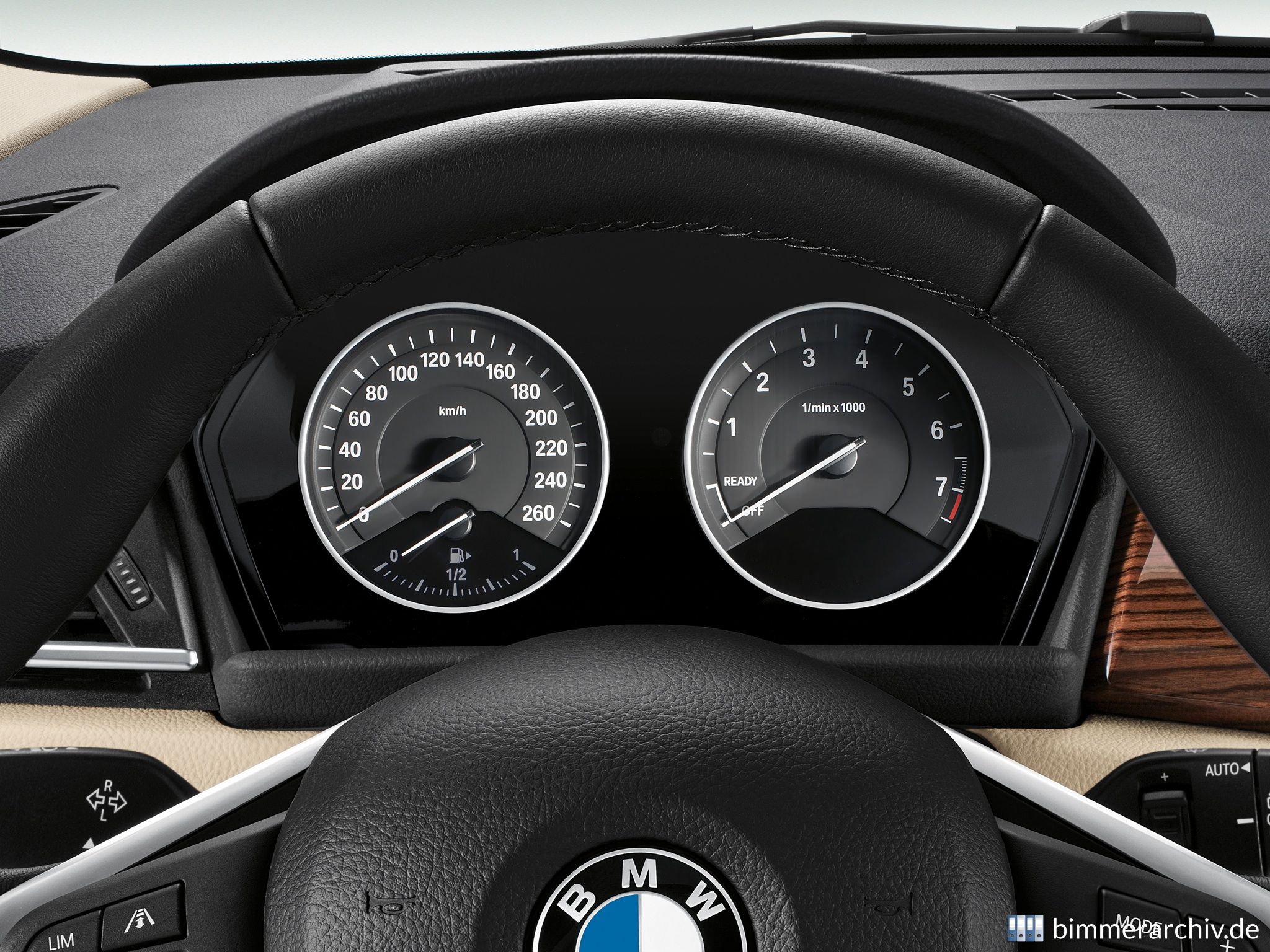 BMW 225i Active Tourer - Interior