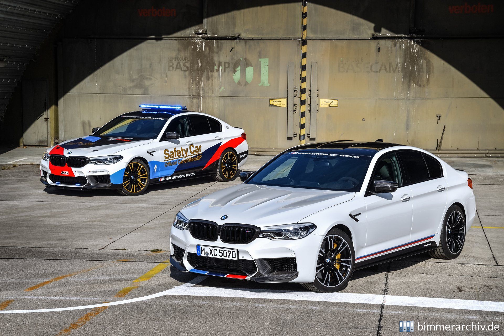 https://www.bimmerarchive.org/images/8634-465-bmw-m5-with-bmw-m-performance-parts@2x.jpg