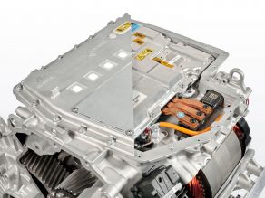 BMW iX3 Highly integrated BMW e-drive-unit cut model