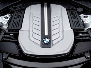 BMW 7er 12-Zylinder, Motorraum