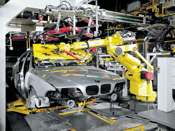 BMW Plant Dingolfing - windscreen installation