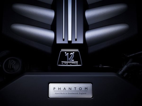 Rolls-Royce Phantom - V12 Engine