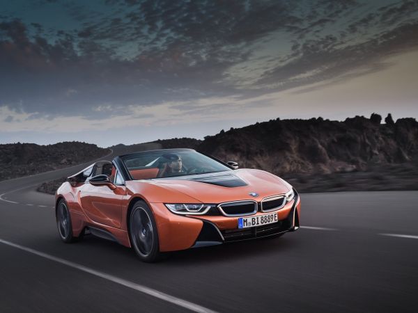 BMW i8 Roadster and i8 Coupe