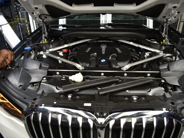 Production of the first pre-series BMW X7