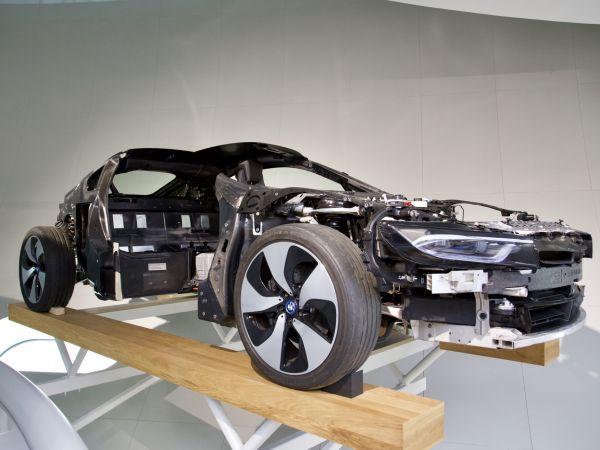 BMW i8 - Carbon Chassis